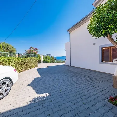 Διαμέρισμα Family-friendly With Swimming Pool Mavarstica, Ciovo - 18744 Τρογκίρ