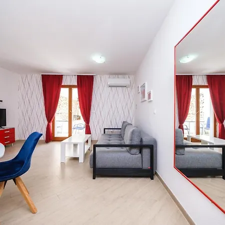 Διαμέρισμα Family-friendly With Swimming Pool Mavarstica, Ciovo - 18744 Τρογκίρ
