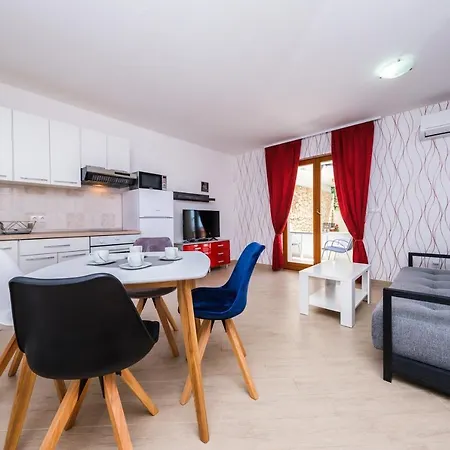 Διαμέρισμα Family-friendly With Swimming Pool Mavarstica, Ciovo - 18744 Τρογκίρ