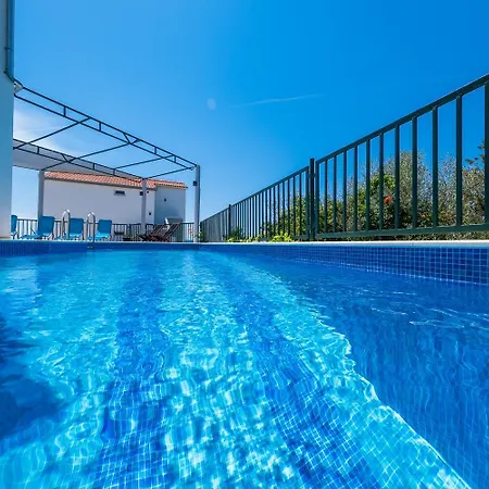 Family Friendly With A Swimming Pool Mavarstica, Ciovo - 18744