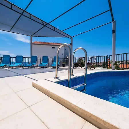 Family Friendly With A Swimming Pool Mavarstica, Ciovo - 18744 *